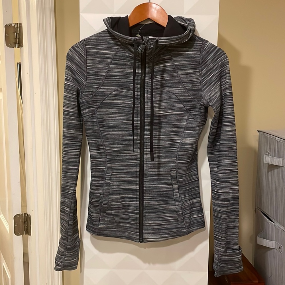Lululemon Women”s Grey and Black Jacket